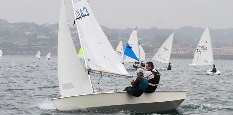 El domingo tuvo lugar una nueva jornada del Trofeo de Verano de Vela Ligera del Real Club Astur de Regatas