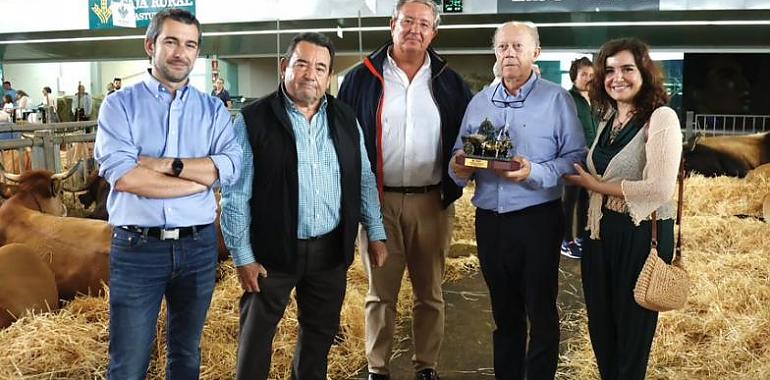 El ferial ganadero avilesino celebra el Día de Caja Rural de Asturias