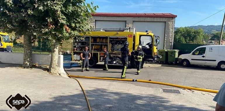 Incendio en una nave de productos cárnicos en Noreña