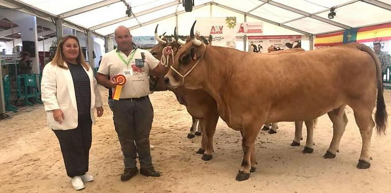 La consejera reafirma en Tineo el IES Agroecológico