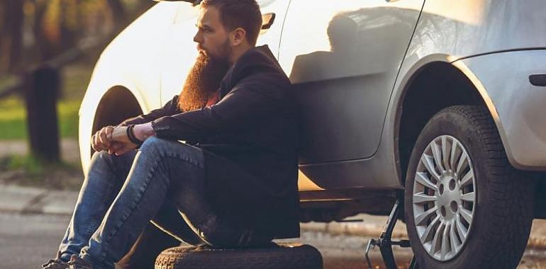 ¿Puedes demandar al ayuntamiento si pinchas la rueda de tu coche por un bache?