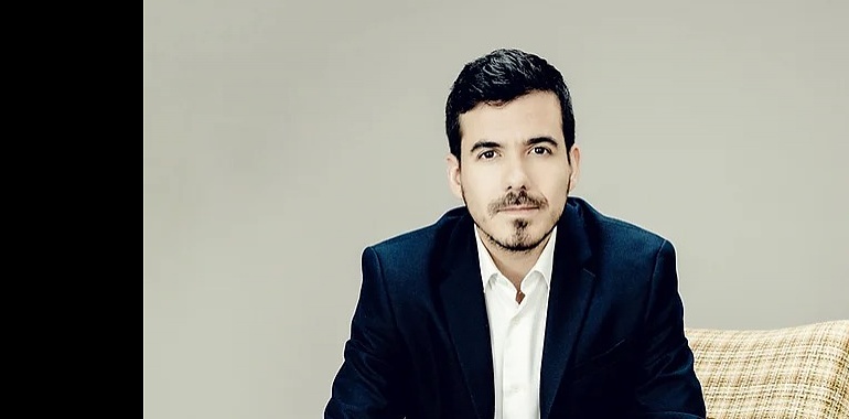 El director titular de la Orquesta Sinfónica del Principado de Asturias (OSPA), Nuno Coelho, dirigirá el concierto "Jubiloso Strauss"