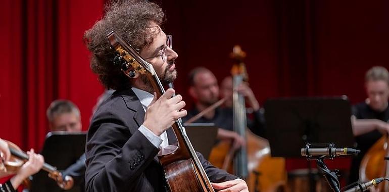 Violonchelo, piano y guitarra clásica llenan de música la Cúpula del Centro Niemeyer 