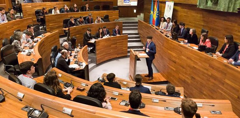 La Junta General acogió la final de la XIII Liga de Debate Interuniversitario