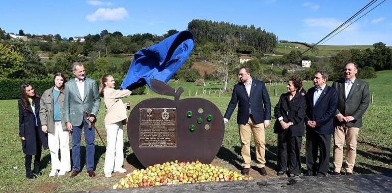  Entrega del Premio al Pueblo Ejemplar a las parroquias de Arroes, Pion y Candanal, en Villaviciosa