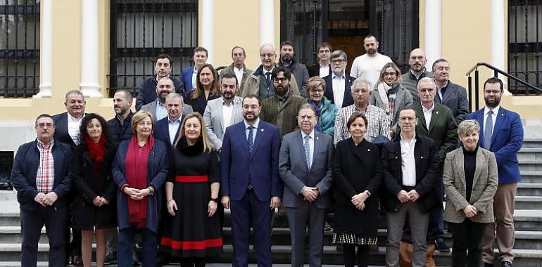 Barbón da el pistoletazo de salida para dar carta de naturaleza a las escuelinas autonómicas