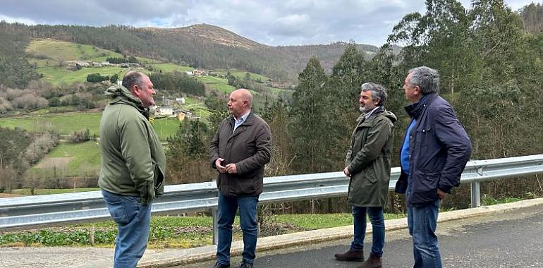 Inversión de 736.000 euros en la mejora del vial que une Añides y Vinxói y de la carretera CP1, en Castropol y Vegadeo