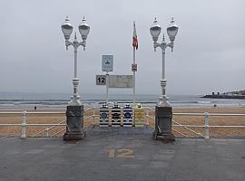 Las aguas de baño en Gijón alcanzan una calidad "Excelente" en 2023, excepto en la Escalera 12 de San Lorenzo
