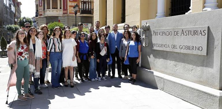 Barbón recibe a jóvenes descendientes de emigrantes asturianos en el I Campus Iberoamericano Orígenes