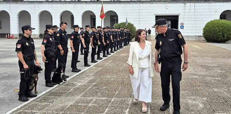 Adriana Lastra visita las dependencias policiales de Buenavista para evaluar el despliegue territorial