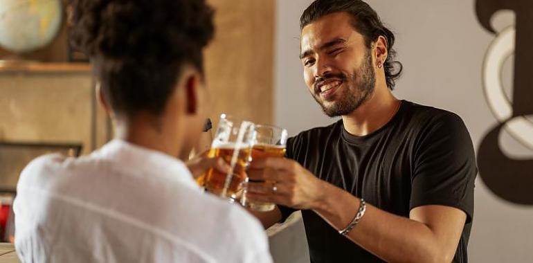 ¿Beber alcohol mejora tu capacidad para hablar un idioma extranjero?  Parece que sí