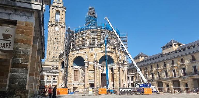 La Universidad Laboral de Gijón recobra su réplica de la Cruz de la Victoria tras 30 años