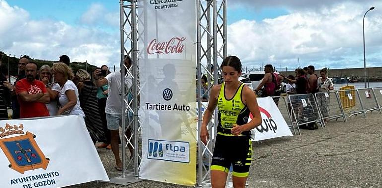 Luanco acoge a más de 150 deportistas en el Campeonato de Asturias de Acuatlón 2024