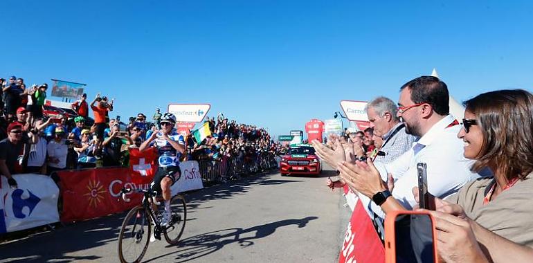 La Vuelta Ciclista a España llega hoy a Asturias, marcando el inicio de un fin de semana decisivo para la competición y el turismo