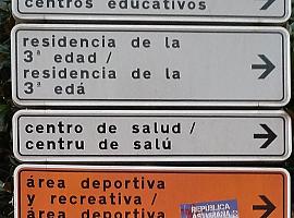 El comentario viral de Arturo Pérez-Reverte sobre los carteles bilingües en Asturias desata un intenso debate en redes sociales