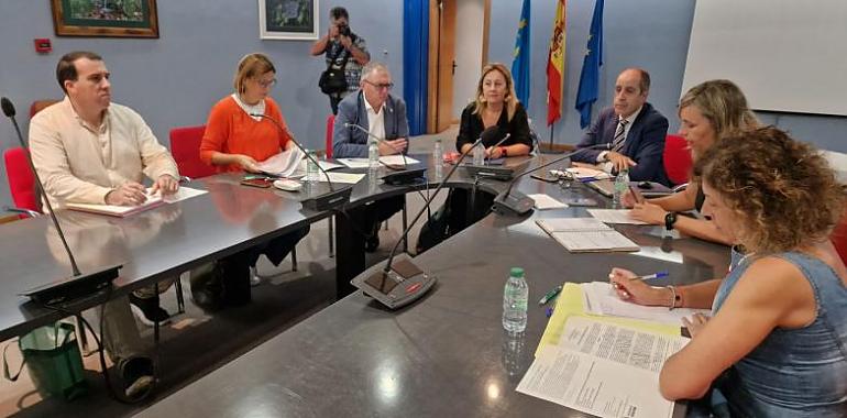 Asturias reduce la jornada lectiva de los maestros a 23 horas semanales y mejora la enseñanza pública con una inversión histórica