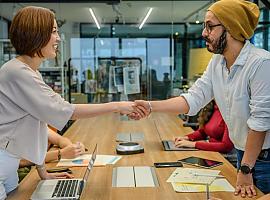 Avilés mantiene abierto el plazo de ayudas para fomentar la contratación de desempleados: un impulso al empleo local