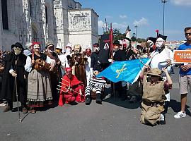 Los Mazcaritos dUviéu desfilan en Lisboa para celebrar San Mateo en el XVI Festival Internacional da Máscara Ibérica