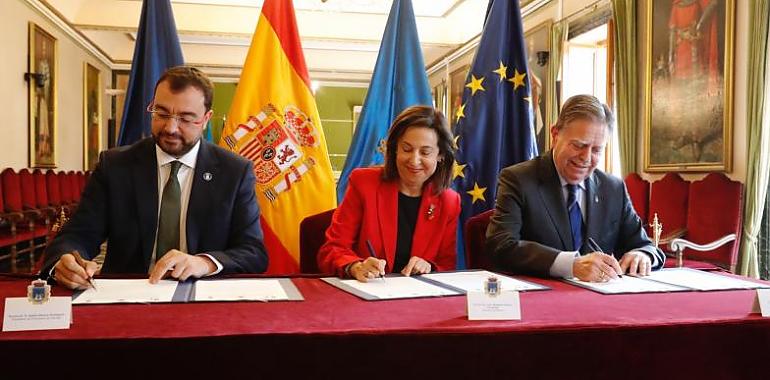 El Principado, el Ministerio de Defensa y el Ayuntamiento de Oviedo firman el convenio para transformar la antigua fábrica de armas de La Vega en un espacio de innovación y vivienda pública