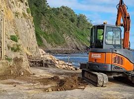 Fomento invierte 284.000 euros en mini excavadoras para mejorar el mantenimiento de carreteras en zonas difíciles