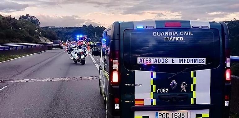 Trágico accidente en la Autovía Minera: Un gijonés de 38 años muere tras ser arrastrado 90 metros por un camión