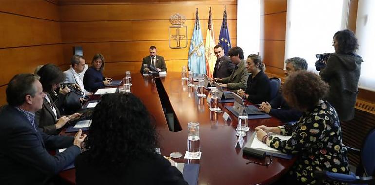  El Gobierno de Asturias inicia negociaciones presupuestarias con los grupos parlamentarios para 2025, con el objetivo de maximizar recursos