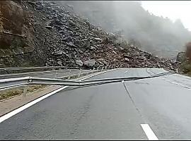 Desprendimiento masivo en la AP-66 interrumpe la principal conexión entre Asturias y la Meseta