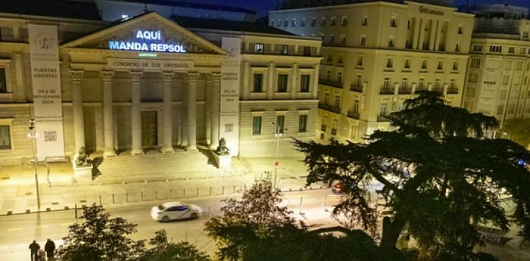  ‘Aquí manda Repsol’: Greenpeace denuncia en el Congreso la sumisión política a las energéticas