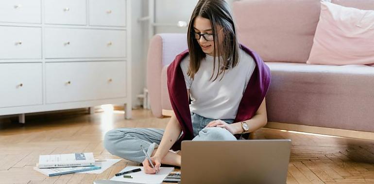 Avilés lanza una Escuela Virtual para impulsar el comercio, la hostelería y el turismo con formación gratuita