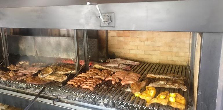 Tragedia en Oviedo: Un joven de 30 años fallece atragantado en una parrilla llena de clientes