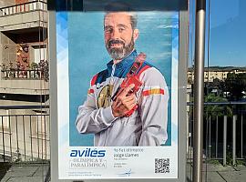 Avilés homenajea a sus deportistas olímpicos y paralímpicos con imágenes en las marquesinas de autobuses