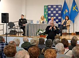 Alerta para mayores: La Policía Nacional desvela cómo protegerse de estafas y robos en una charla masiva en El Berrón