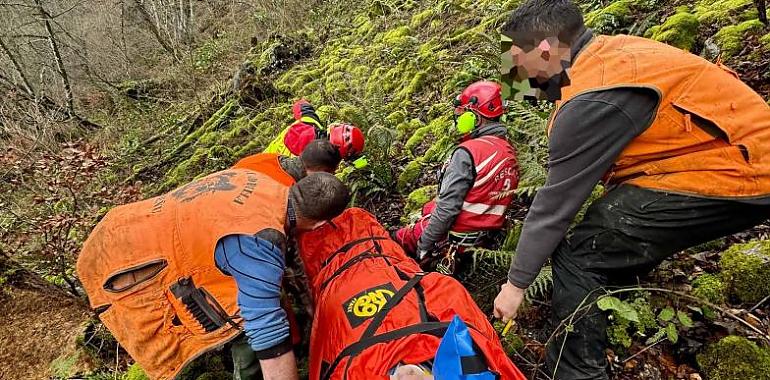 Impactante rescate en el Bosque de Peloño: un cazador herido tras una peligrosa caída