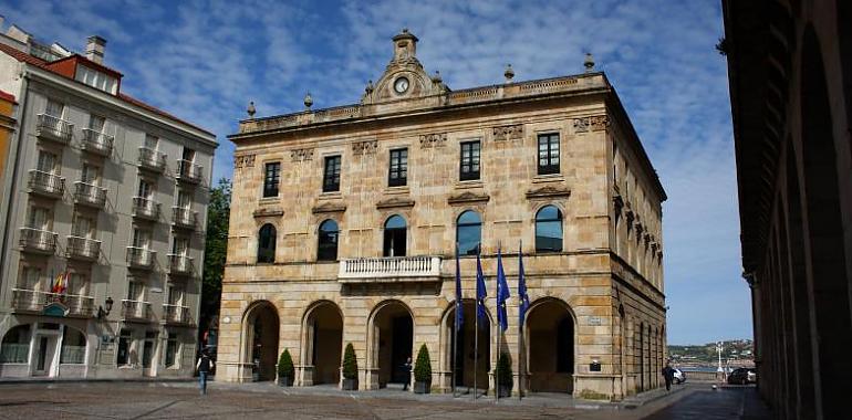 Gijón optimiza sus piscinas municipales y refuerza su equipo con nuevas plazas públicas y cargos directivos