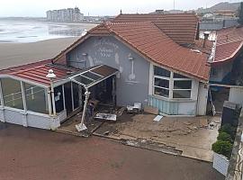 La furia del mar arrasa el Real Balneario de Salinas: la estrella Michelin bajo el azote de la borrasca ‘Ivo’