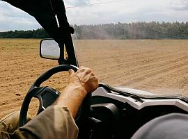 El tractor: una herramienta imprescindible convertida en una trampa mortal en el campo asturiano