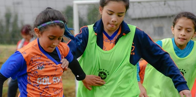 “Marimacho” y “esa tiene pirula”: El Gijón Fútbol Femenino denuncia insultos transfóbicos a sus jugadoras más jóvenes