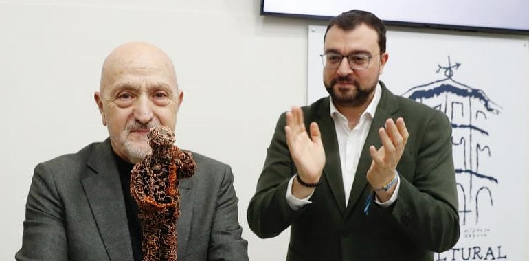 Sebastián Álvaro, el aventurero que desafió los límites, recibe en Mieres el premio a los valores democráticos