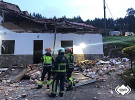 Caos y pánico en Gozón: 12 heridos, entre ellos siete menores, tras el derrumbe del techo de una vivienda en Budores