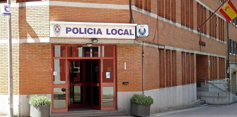 Un hombre atropella a un policía en Mieres y da positivo en drogas