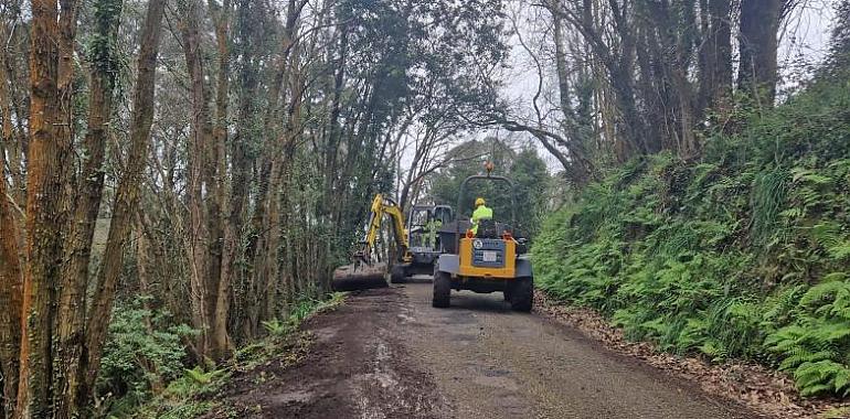 La playa de Cadavéu tendrá una nueva carretera: el Principado arranca las obras con una inversión de 180.800 euros