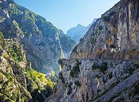 La Ruta del Cares amanece cerrada tras una caída de piedras que dejó dos mujeres heridas graves