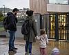 El curso empieza hoy en Asturias, pero no para todos: 15 escuelinas siguen cerradas y las familias no saben cuándo podrán llevar a sus hijos