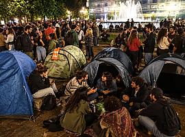 La crisis de la vivienda salta del Congreso a la calle: Oviedo amanece con tiendas de campaña en La Escandalera