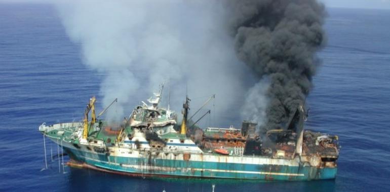 Evacuado a Las Palmas con graves quemaduras el jefe de Máquinas del pesquero coreano 
