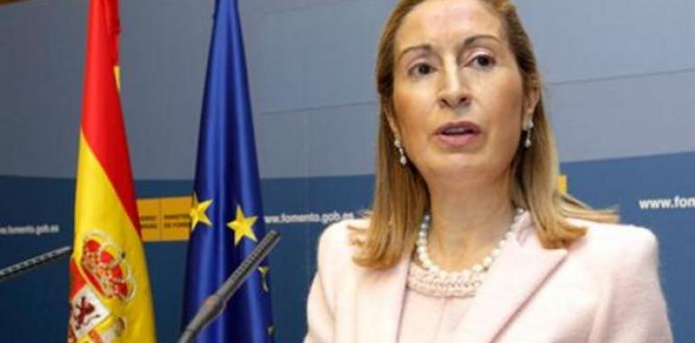 La ministra de Fomento se compromete con el AVE Santander-Palencia