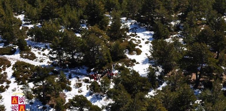 Una mujer evacuada por el Grupo de Rescate en San Ildefonso (Segovia)