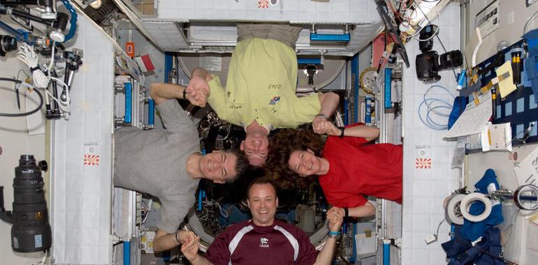 El Endeavour llega a la Estación Espacial Internacional   