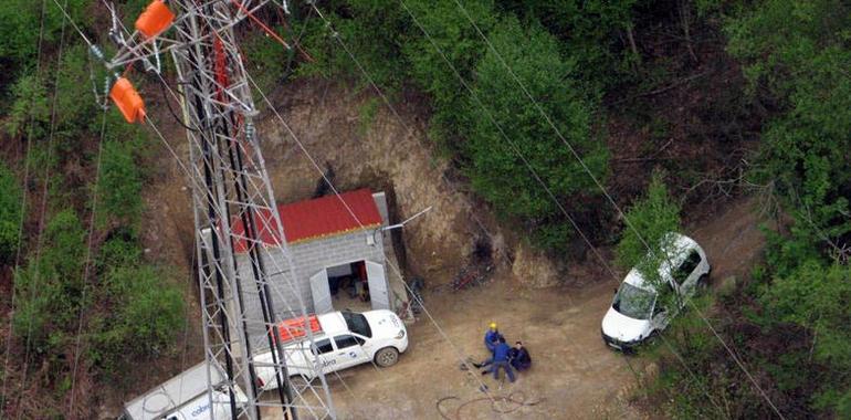 El operario electrocutado en Mieres será trasladado a La Paz, dada su gravedad 