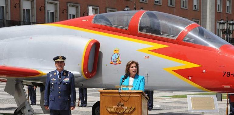 Ana Botella, en la exposición del avión C-101